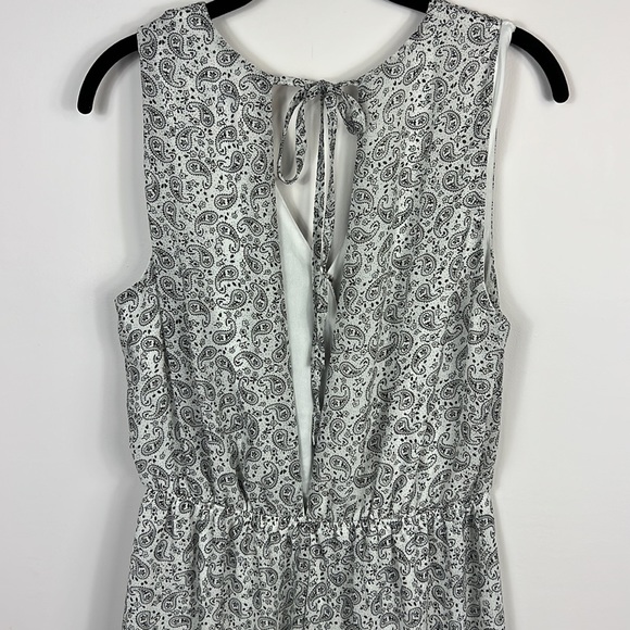 She & Sky Black White Paisley Romper deep V back size large - Picture 3 of 11